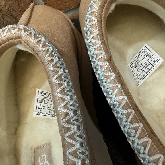 Ugg Tazz SAND Womens - Picture 6 of 9